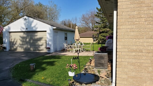 4912 Northwestern Ave in Mount Pleasant, WI - Building Photo - Building Photo