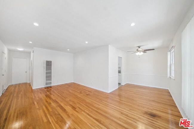 property at 5329 Vantage Ave