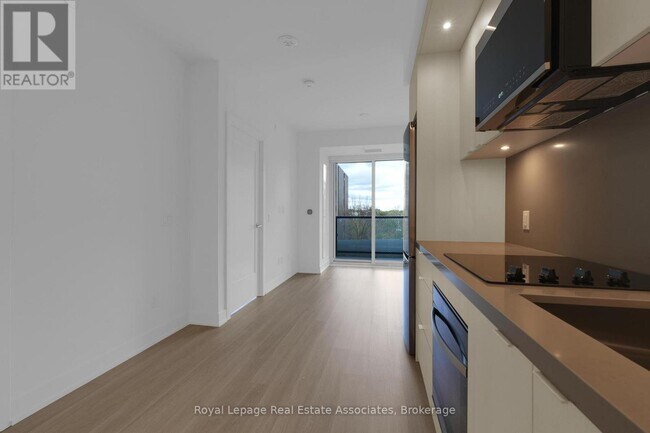 60 Central Park Roadway in Toronto, ON - Building Photo - Building Photo