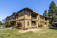 Arbor Ridge in San Diego, CA - Building Photo - Building Photo