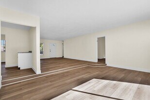 135 NW 48th Ct in Miami, FL - Building Photo