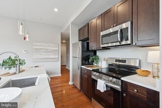 100 Forrest Ave in Narberth, PA - Foto de edificio - Building Photo