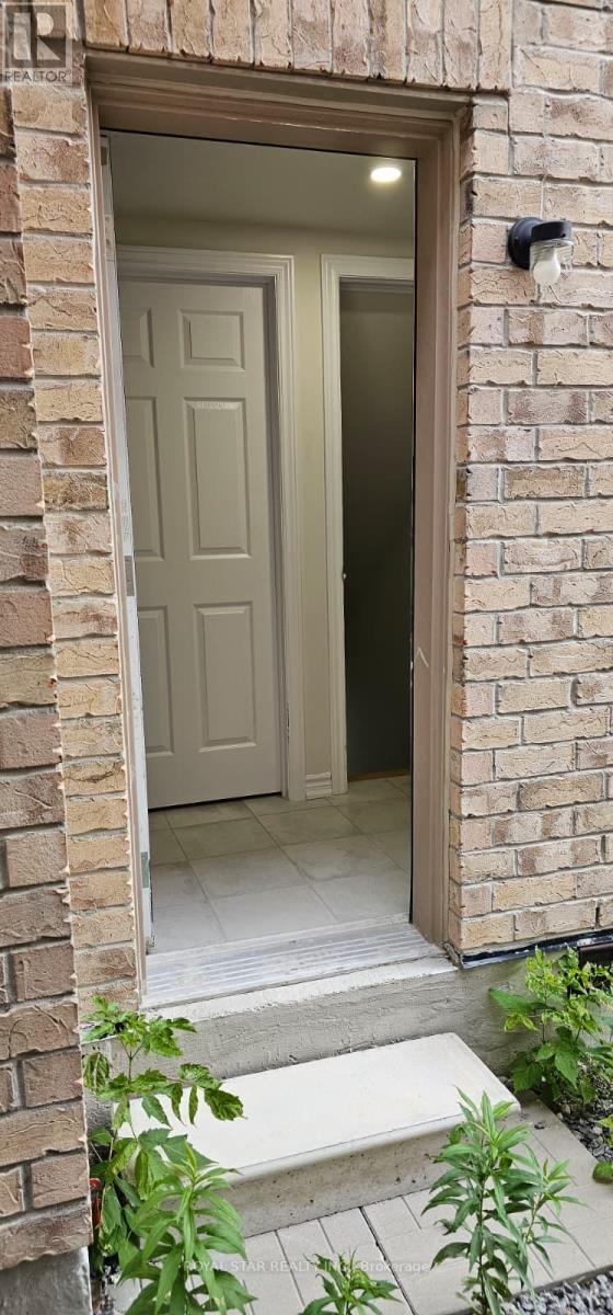 1354 Apollo St in Oshawa, ON - Building Photo - Building Photo