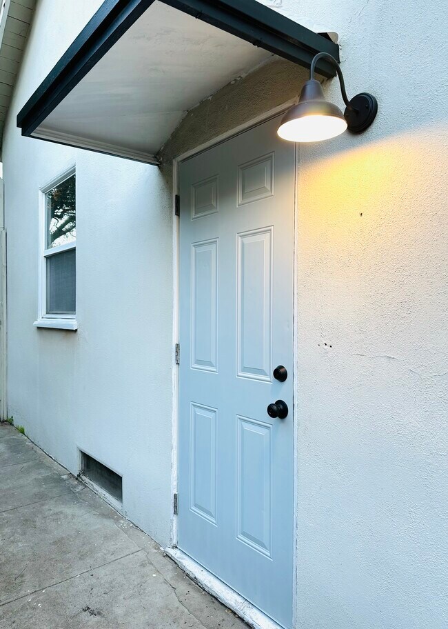 1567 E Elizabeth St Apartments and Nearby Pasadena Apartments For Rent