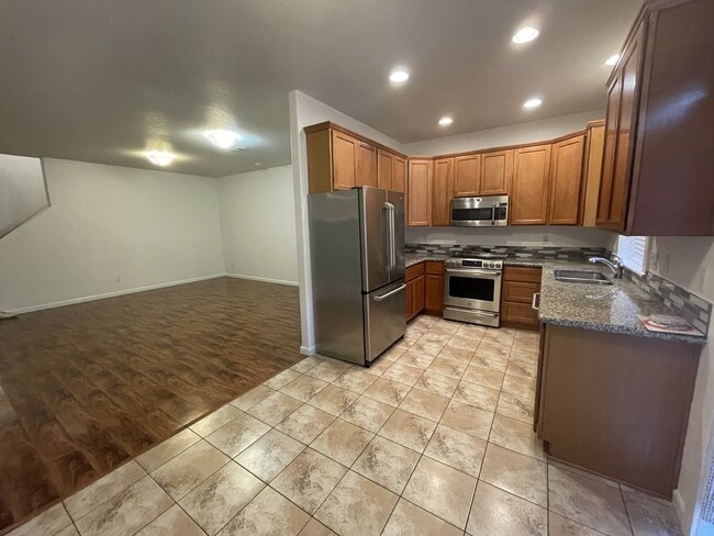 13556 SE Steele St in Portland, OR - Building Photo - Building Photo