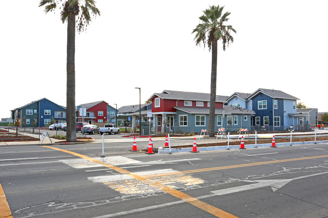 Palm Terrace in Lindsay, CA - Foto de edificio - Building Photo