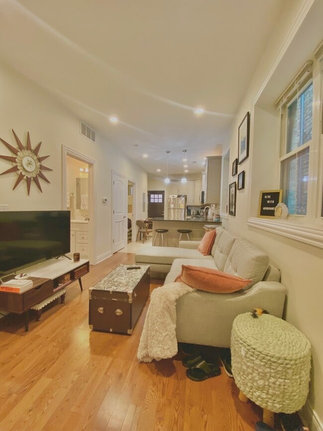 1111 N Ashland Ave in Chicago, IL - Building Photo - Building Photo