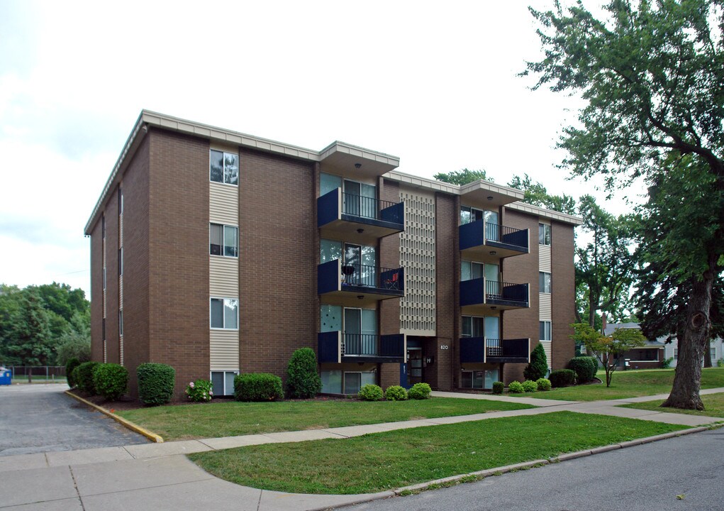 Notre Dame Apartments in South Bend, IN - Building Photo