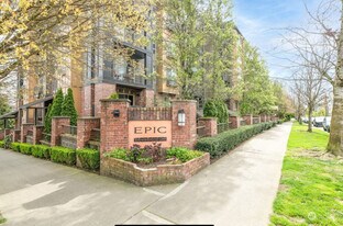 412 11th Ave, Unit 403 in Seattle, WA - Building Photo