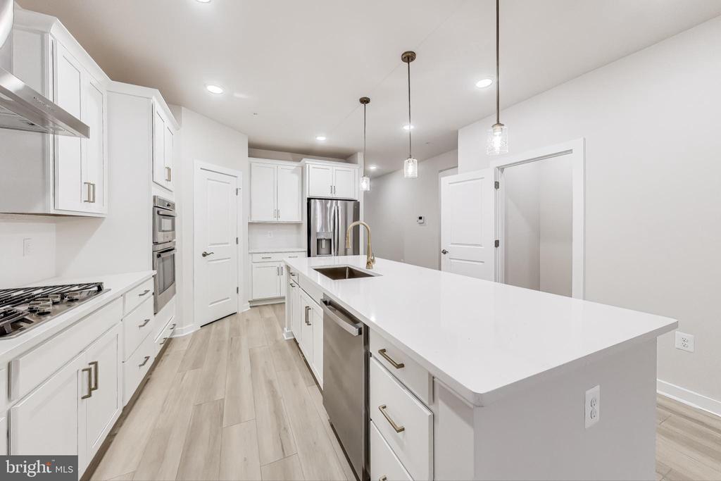 13317 Petrel St in Clarksburg, MD - Building Photo