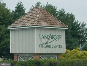 1020 Westlake Dr in Bowie, MD - Foto de edificio - Building Photo
