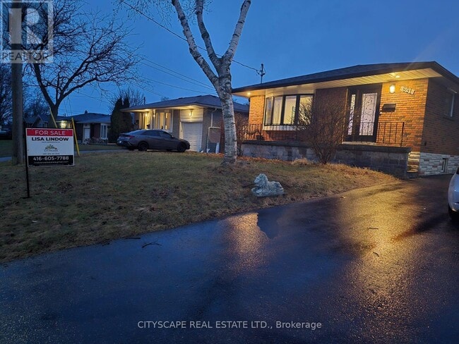 891 Curtis Crescent