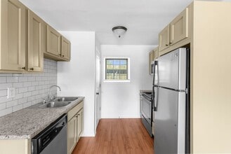 The Avondale Apartments in Birmingham, AL - Building Photo - Interior Photo