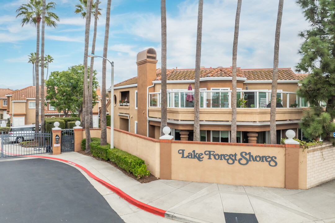 Lake Forest Shores in Lake Forest, CA - Building Photo