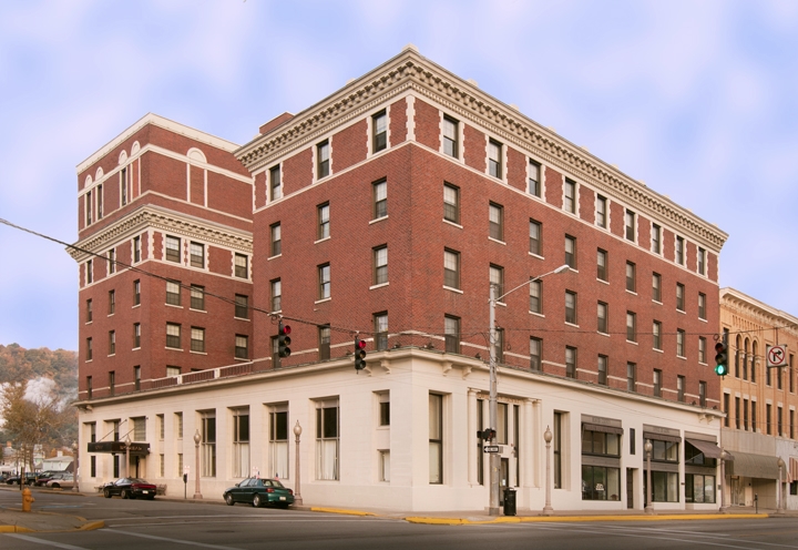 Brodhead Apartments in Beaver Falls, PA - Building Photo