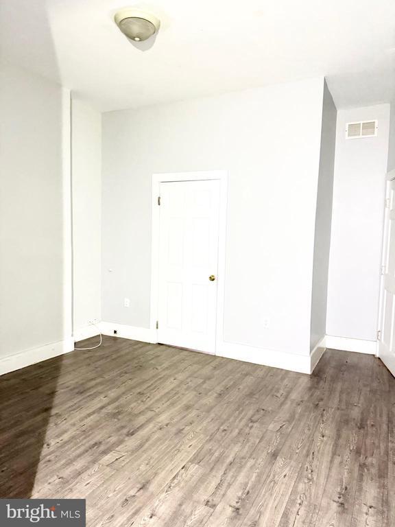 property at 176 W Hanover St