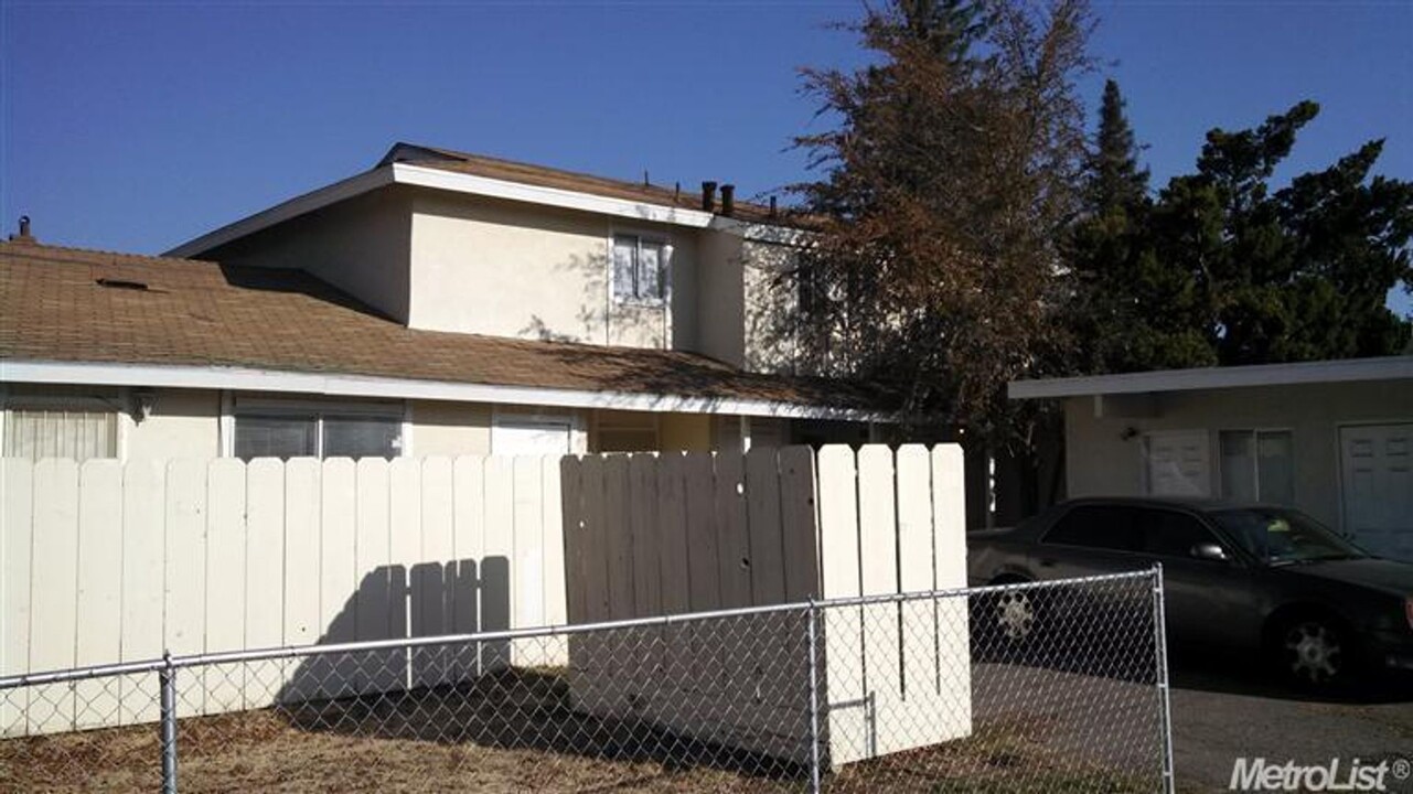 3312 Santa Rosa Ct in Merced, CA - Building Photo