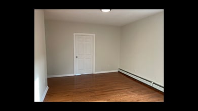 75 Putnam St, Unit #1 in Boston, MA - Foto de edificio - Building Photo