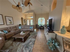 121 Bonita Ct in Marco Island, FL - Foto de edificio - Building Photo