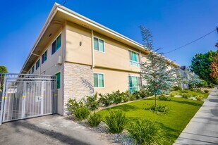 822 N. Inglewood Ave in Inglewood, CA - Building Photo