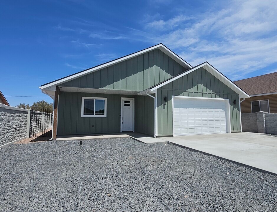 57 S Hillcrest Dr in Snowflake, AZ - Building Photo
