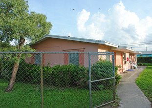 The Pines Apartments in Riviera Beach, FL - Building Photo - Building Photo