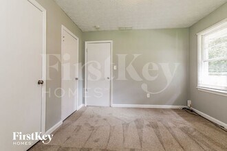 1906 Amesbury Dr in Decatur, GA - Building Photo - Building Photo