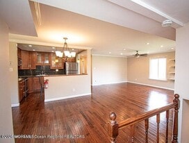 5 Newport Ct in Brick, NJ - Building Photo