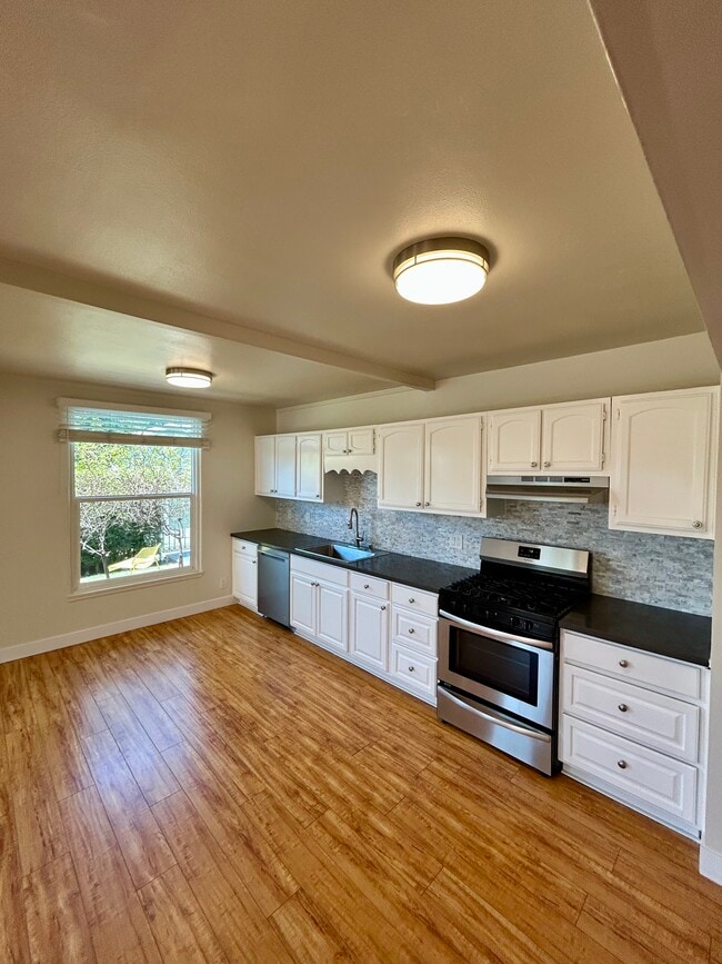 1226 S Mullen Ave, Unit 1226.5 in Los Angeles, CA - Building Photo - Building Photo