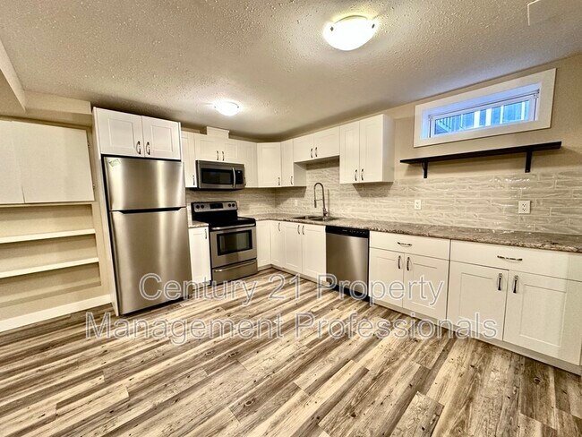 8504-152A 152A Ave NW in Edmonton, AB - Building Photo - Building Photo