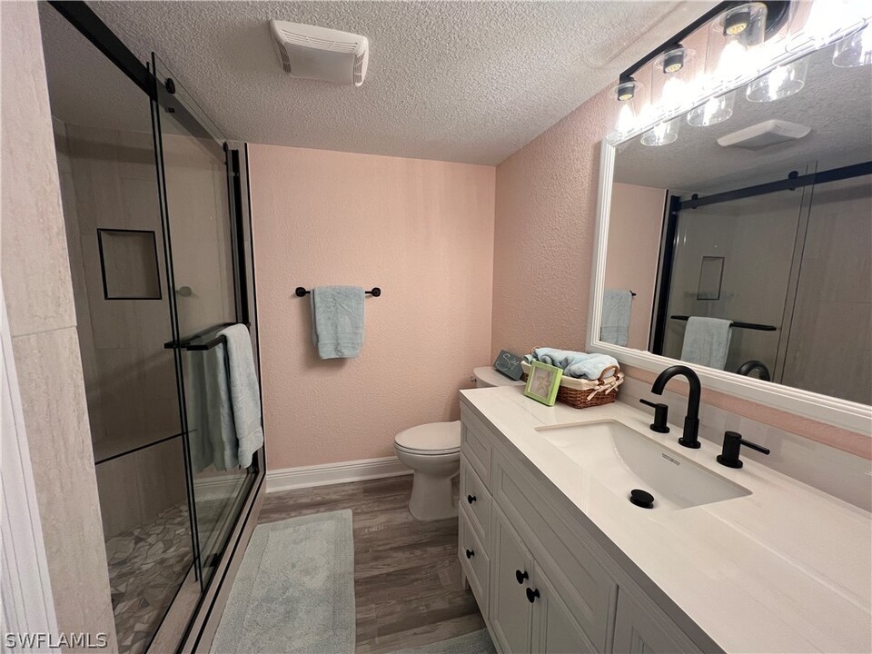 898 Buttonwood Dr in Fort Myers Beach, FL - Building Photo