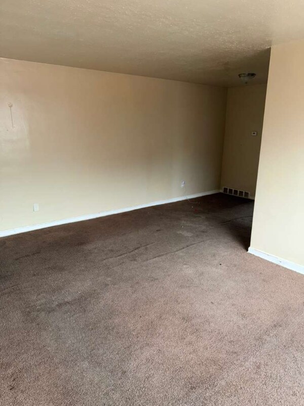 13965 Superior Rd, Unit 203 in East Cleveland, OH - Building Photo - Building Photo