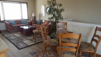 3300 N Overland Trail in Laporte, CO - Foto de edificio - Building Photo