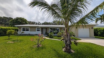 7161 NE 7th Ave in Boca Raton, FL - Building Photo
