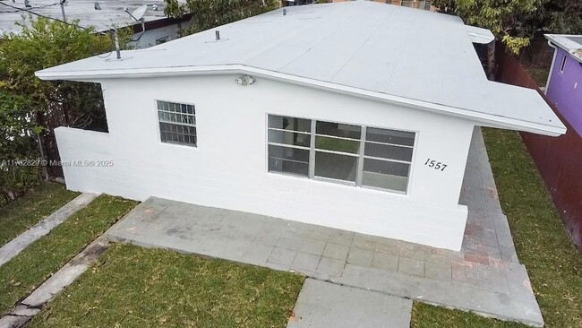 1557 NW 66th St, Unit 2325 in Miami, FL - Building Photo - Building Photo