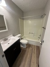 105 E Baltimore St in Syracuse, IN - Building Photo - Building Photo