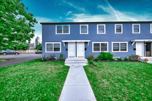 Townhomes on Englewood in Kenmore, NY - Building Photo