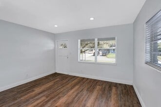 56 56th St N in St. Petersburg, FL - Building Photo - Building Photo