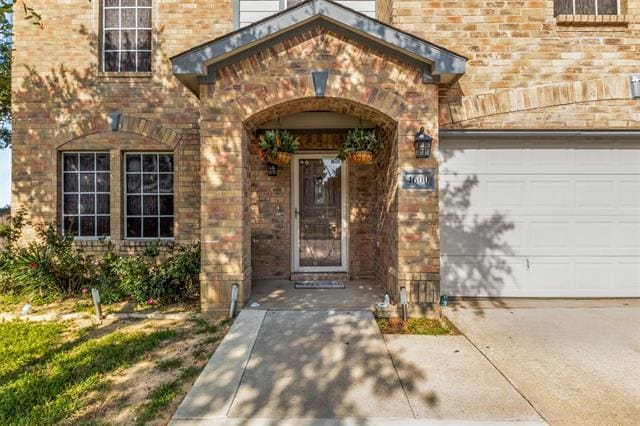 property at 4600 Leslie Ln