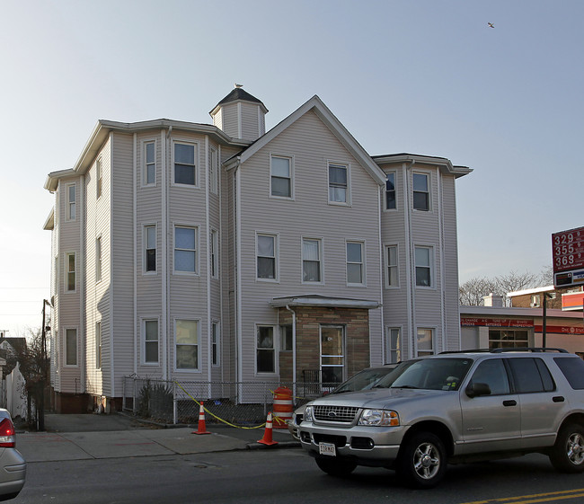 142 Main St in Everett, MA - Foto de edificio - Building Photo