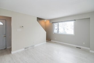 64 Rue le Maire in Winnipeg, MB - Building Photo - Building Photo
