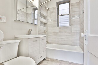 2221 W Le Moyne St in Chicago, IL - Building Photo - Building Photo