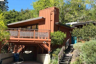 25 Sunset Dr in Kensington, CA - Building Photo - Building Photo