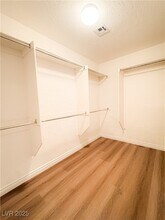 9158 Westchester Hill Ave in Las Vegas, NV - Building Photo - Building Photo