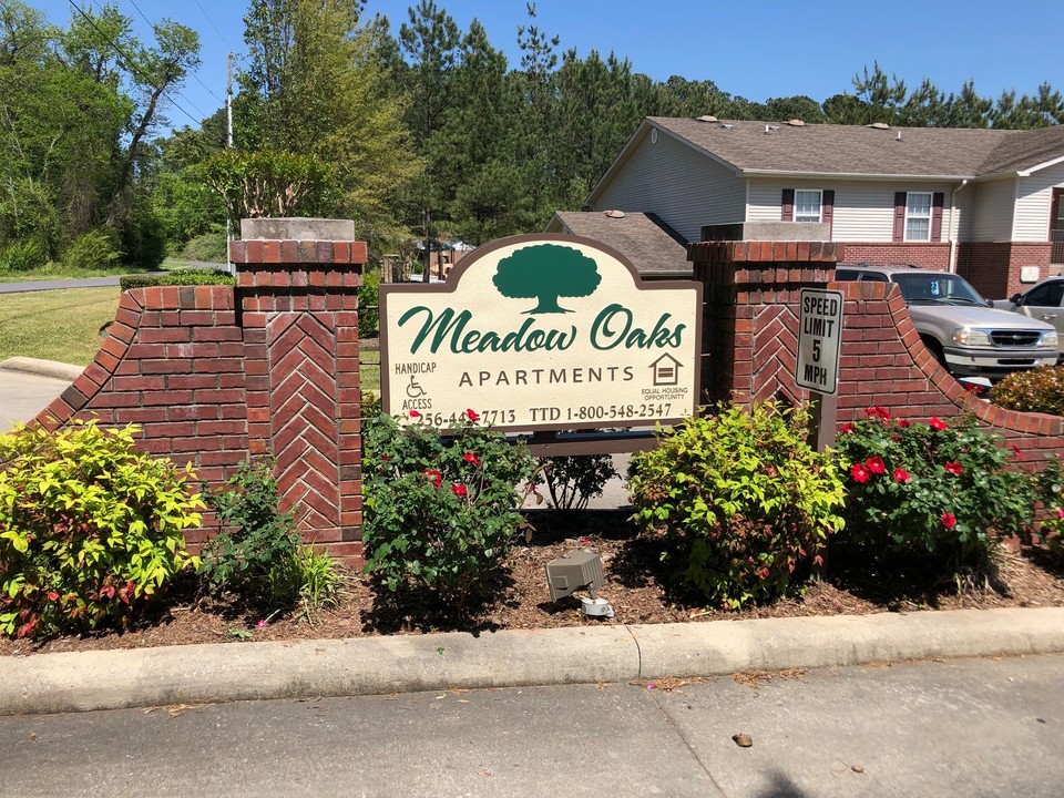 Meadow Oaks in Rainbow City, AL - Building Photo