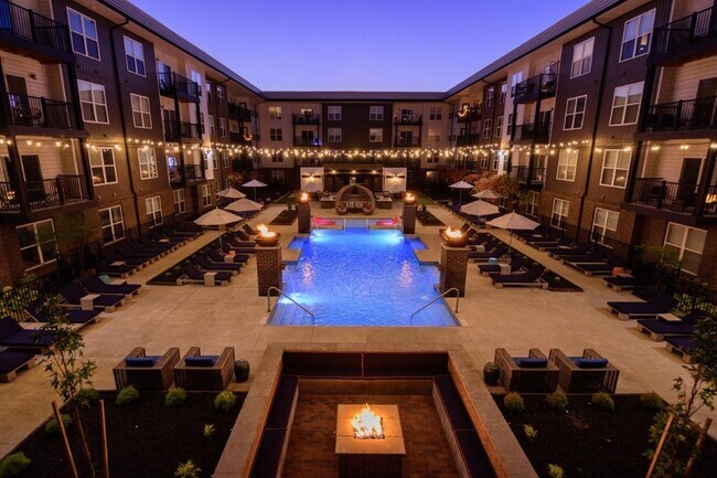 Taylor House in Columbus, OH - Foto de edificio - Building Photo