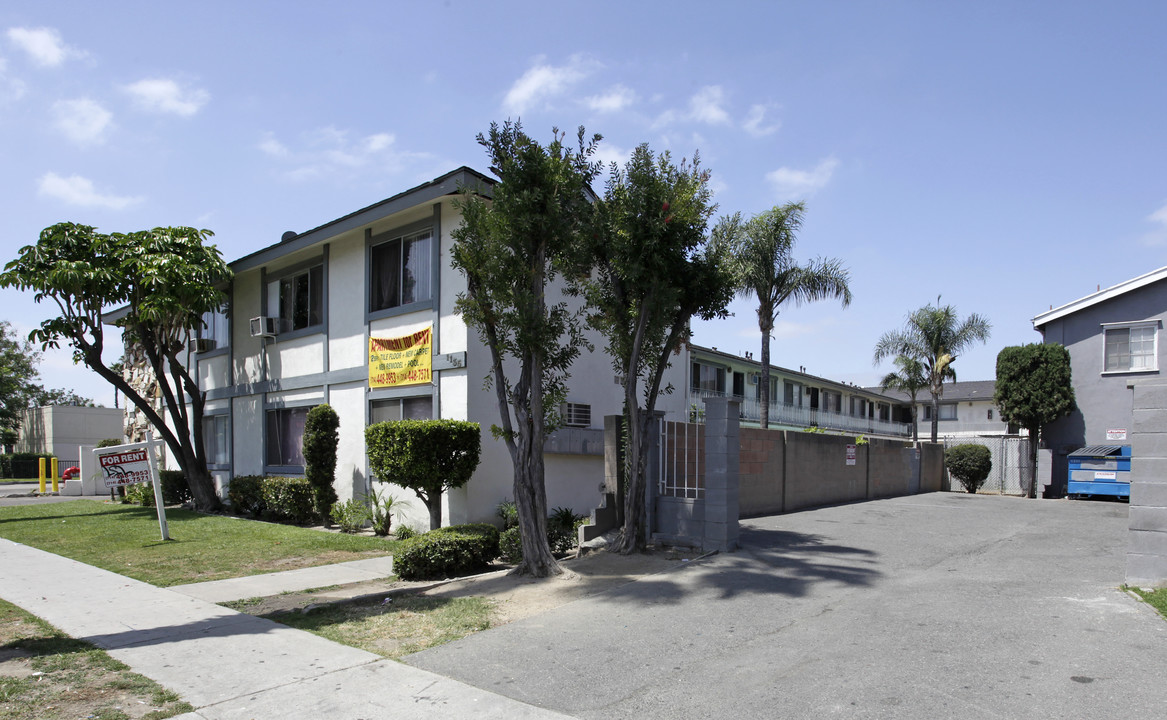 1135 N West St in Anaheim, CA - Building Photo