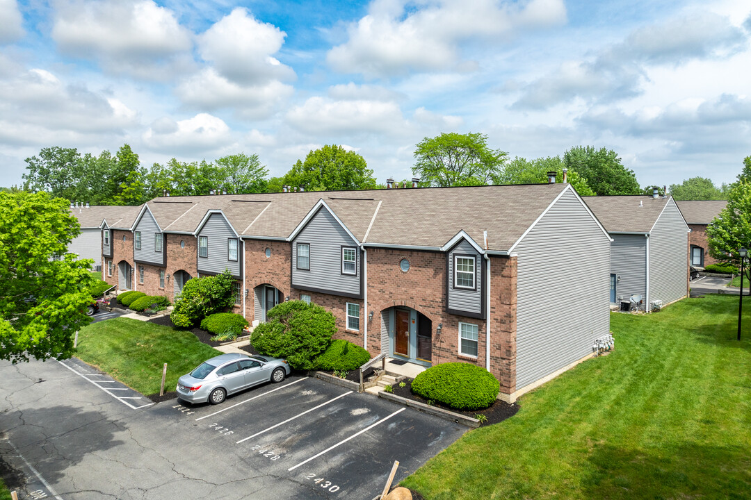 Charleston Place in Columbus, OH - Building Photo