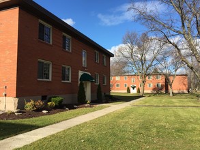 South Park Manor in Lockport, NY - Foto de edificio - Building Photo