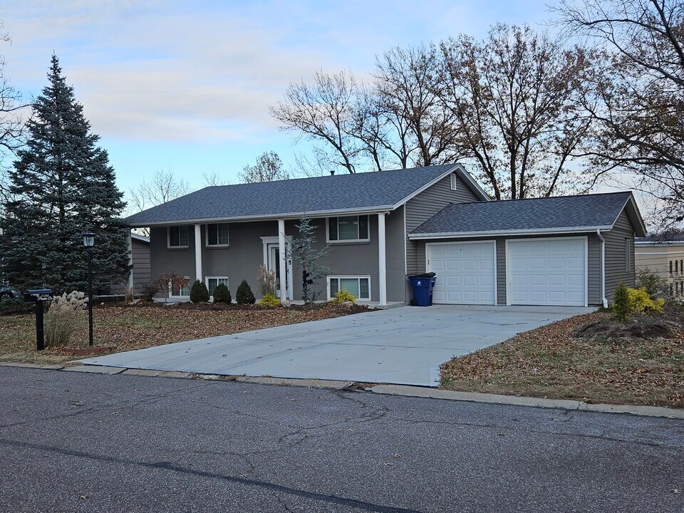 12268 Prinster Dr in St. Louis, MO - Building Photo